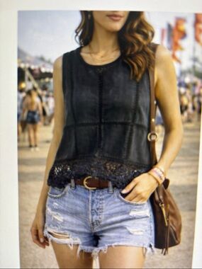 Black Lace-Hem Sleeveless Tank Top - Women's